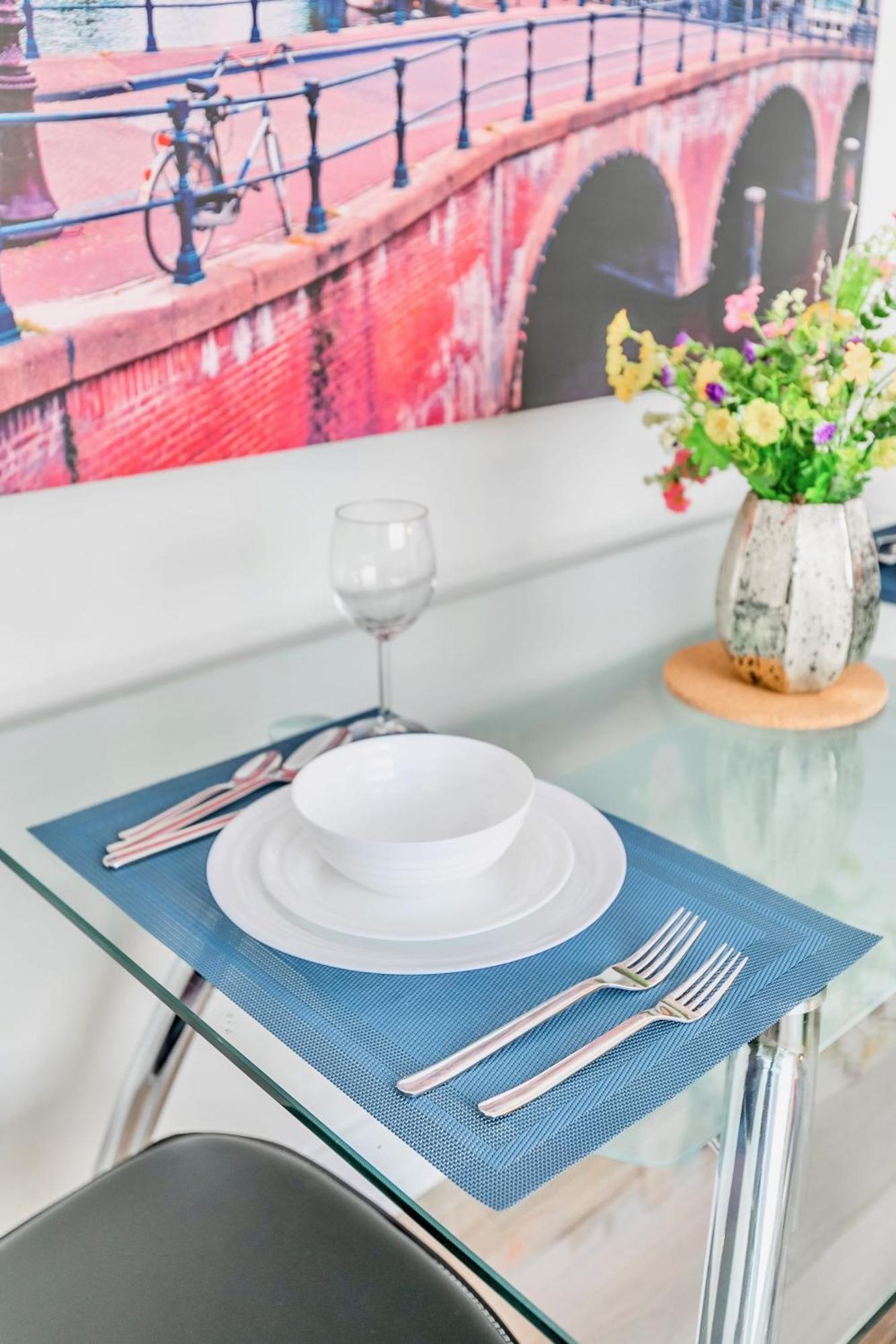 Modern Apartment In Corktown Hamilton Sleeps 4 Eksteriør bilde